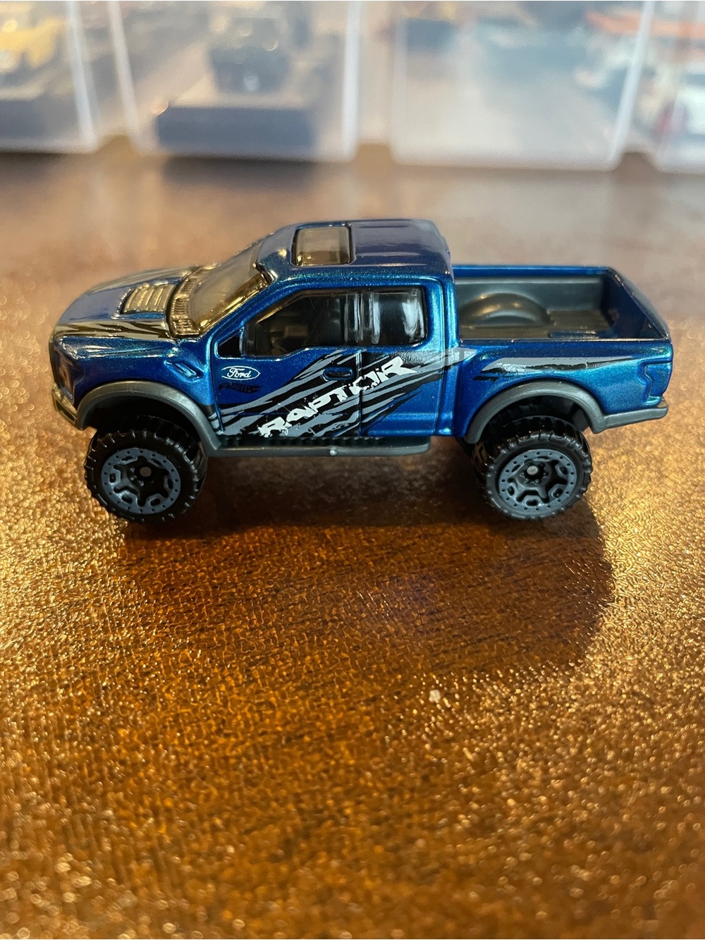 Hot wheels 2017 Ford F150 raptor (STH)